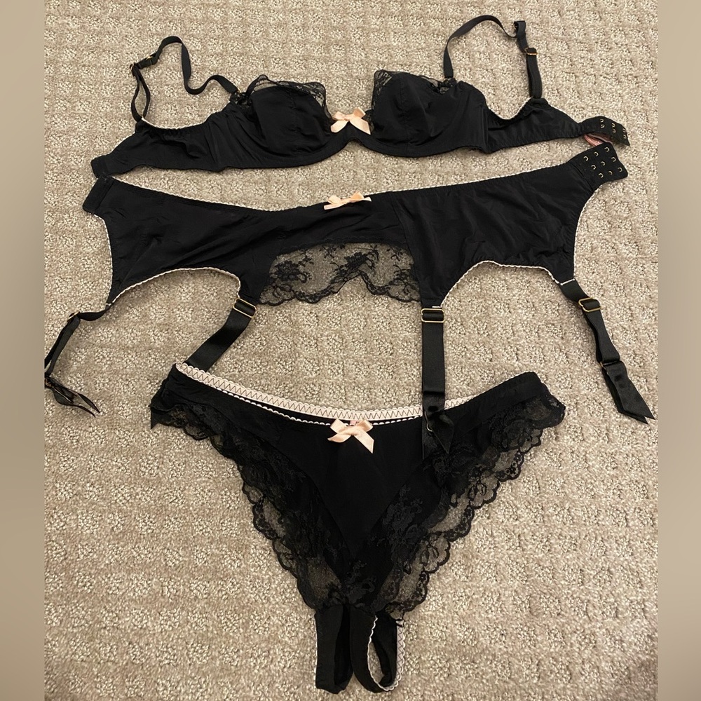 Black agent provocateur set